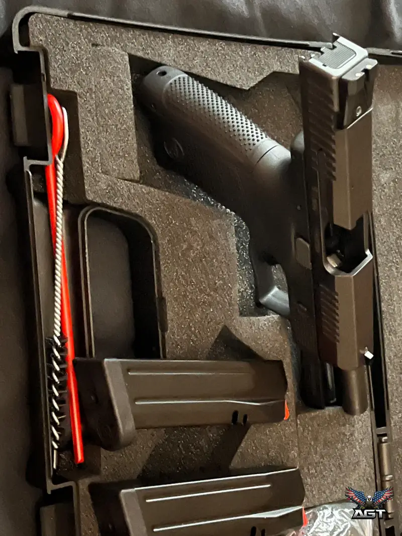 Like New · CZ P10-C never fired · 9mm Luger · Houston, TX · photo 4 of 4