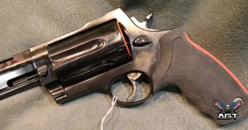 Like New · Taurus Raging Judge Model 513, 45LC,454 Casull,410ga · Not Listed · New Orleans, LA · photo 2 of 4