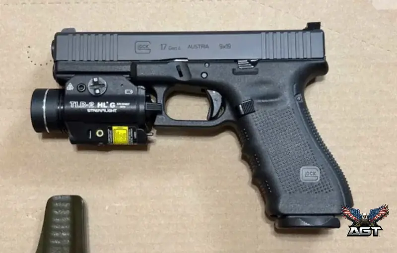 Like New · LIKE NEW 17 GEN4 FRONT SERRATIONS Summer Special PACKAGE DEAL · 9mm Luger · Glock · New Orleans, LA · photo 4 of 4