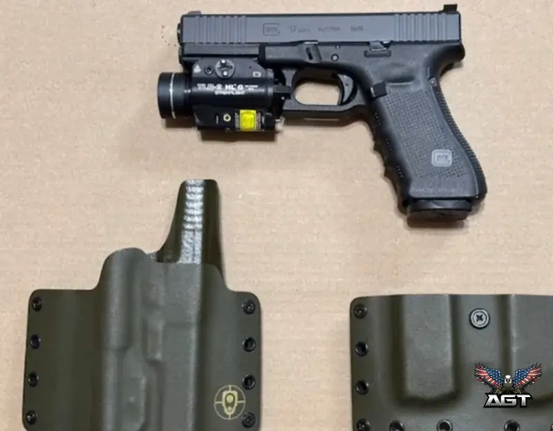 Like New · LIKE NEW 17 GEN4 FRONT SERRATIONS Summer Special PACKAGE DEAL · 9mm Luger · Glock · New Orleans, LA · photo 2 of 4