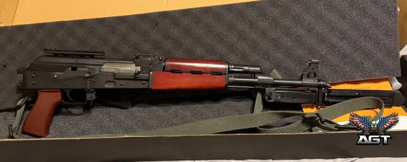 Serbian Red ZPAP M70 Triangle Side Folder And Extras